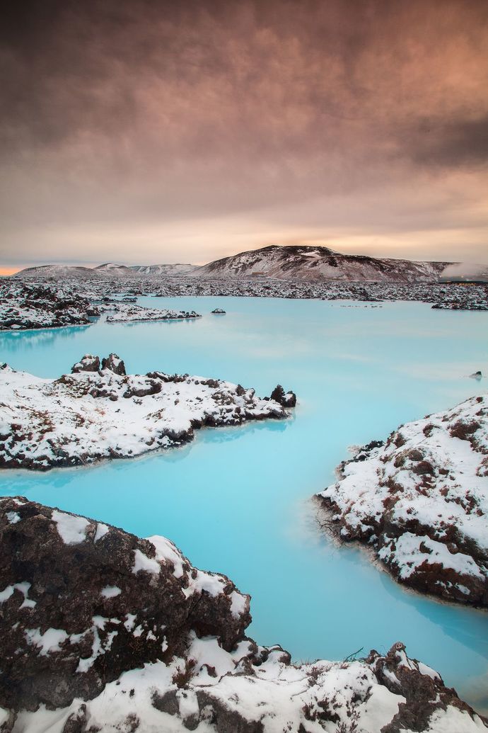 Which travel picture do you find more beautiful ?