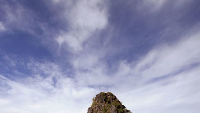 Which travel picture do you find more beautiful?