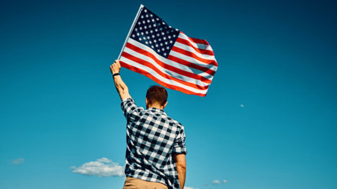 Why do so many people love America and want to live there? My boyfriend loves it too but I just don' t like it at all. Why?