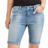 For those who are wanting to know what bermudas look like.