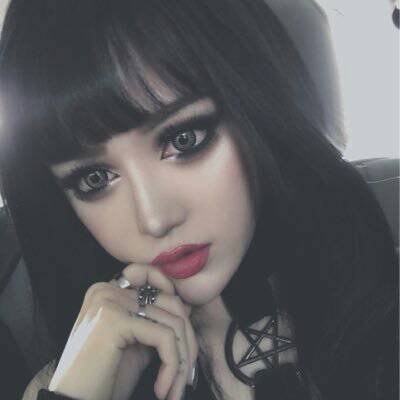Do you believe that truly stunning people are rare or not exist altogether?