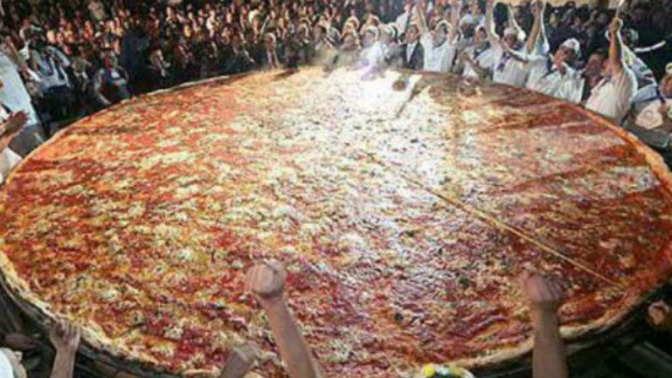 Who here would be able to finish this pizza 🍕 yourself?