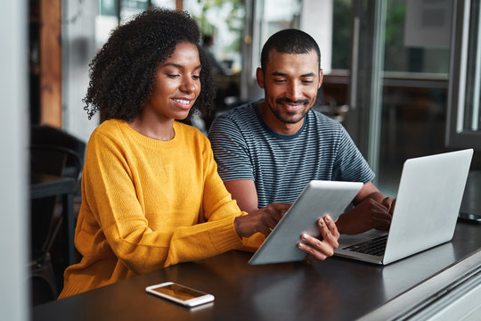 Do only insecure couples share social media accounts?