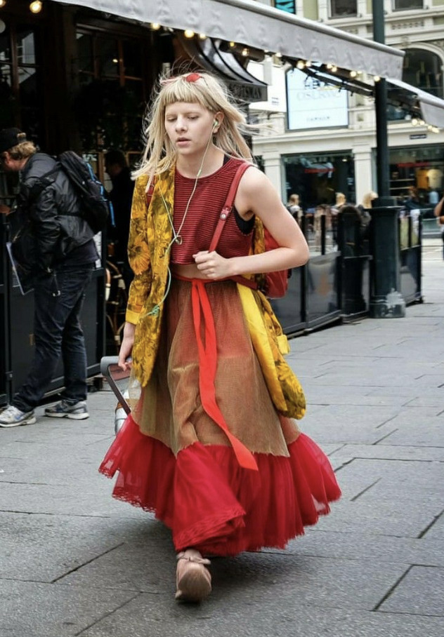 What is your favorite type of outfit on a girl?