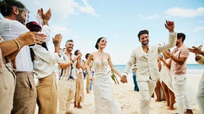 What’s a beach wedding dress code?