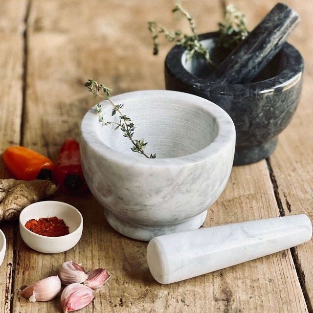 Pestle and mortar, which is which?