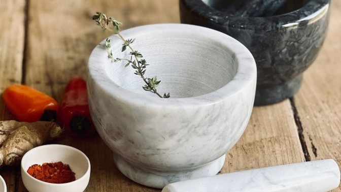 Pestle and mortar, which is which?
