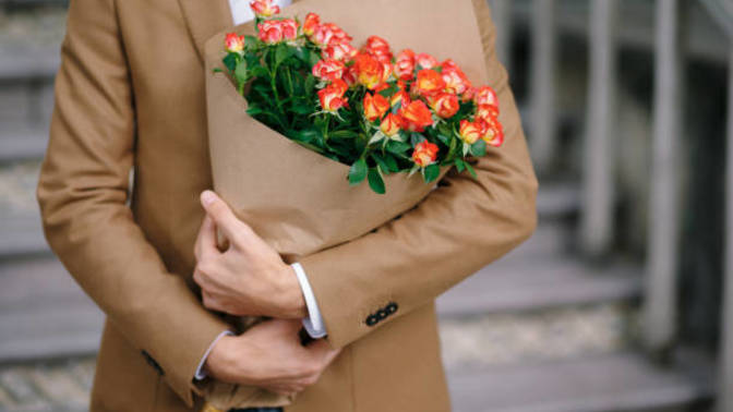 Guys, would it be weird if your girlfriend gave you flowers?