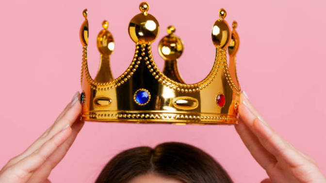 Which of the sexes is more narcissistic?