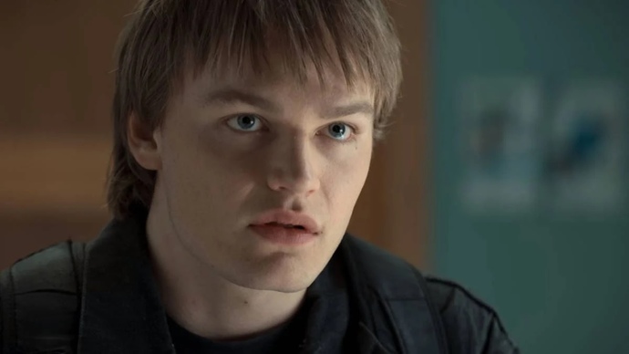 In your opinion, does he look better with or without facial hair?