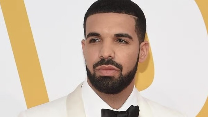 So, who is a BIG fan of Drake 👀?