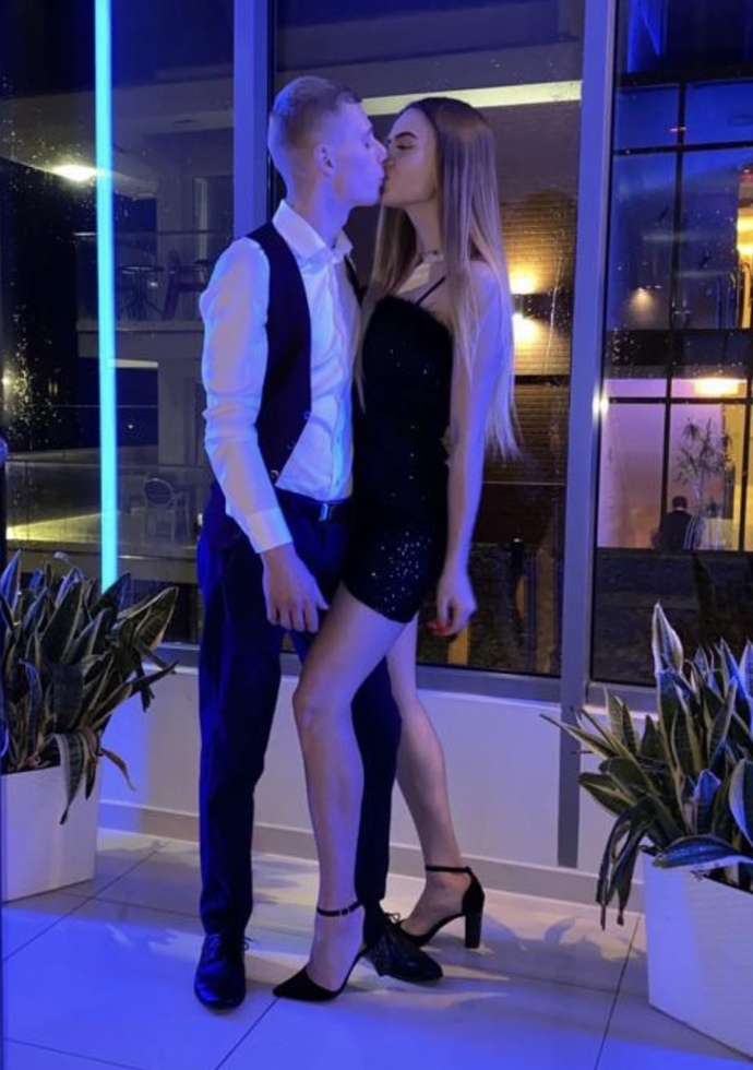 What does body language say about this couple?