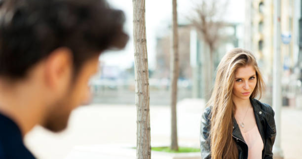 What do guys think when a girl makes the first move? - GirlsAskGuys