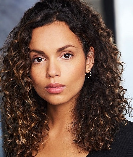 Which actress has the prettiest face round V?