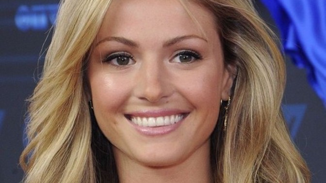 Which actress has the prettiest face round V?