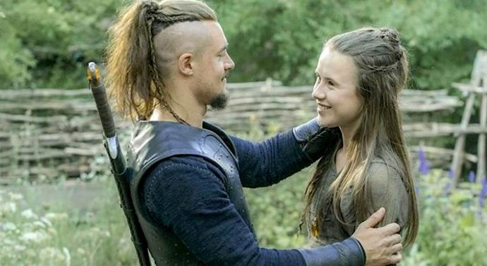 Which long hair style cut is most attractive in men with long hair?