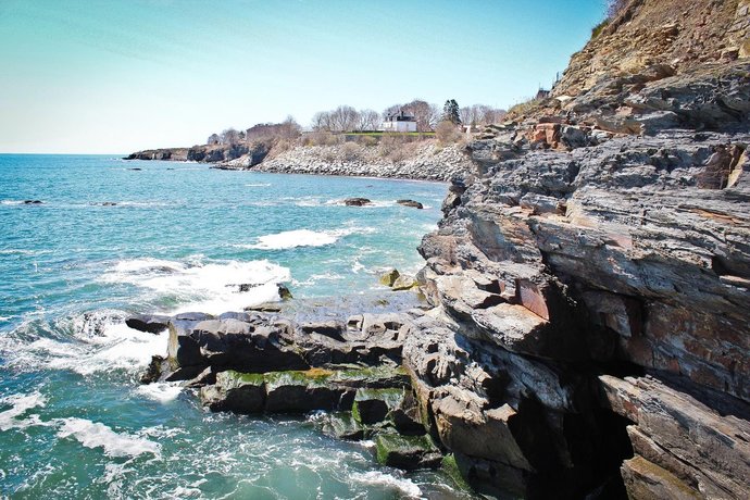 Florida vs Rhode Island. Which state would YOU rather live in ?