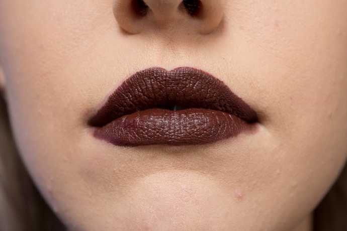 What non-conventional lipstick color do you like best?