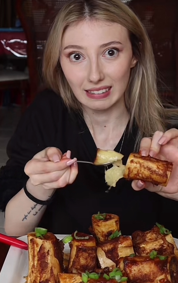 What do you eat with bone marrow?