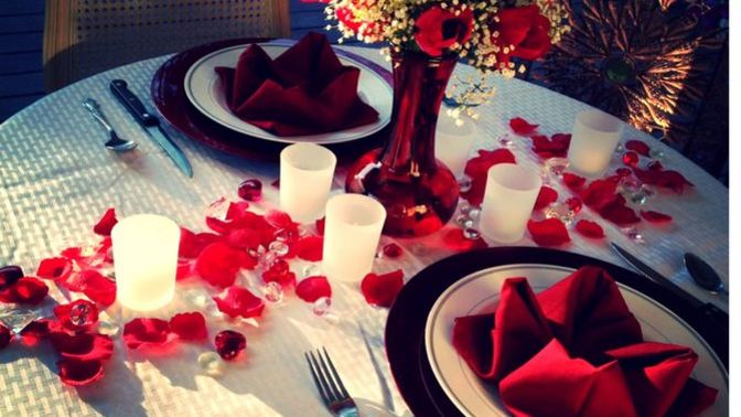 I want to prepare a romantic Valentine's Day dinner for my girlfriend with candles and all. Any suggestions for food and table?