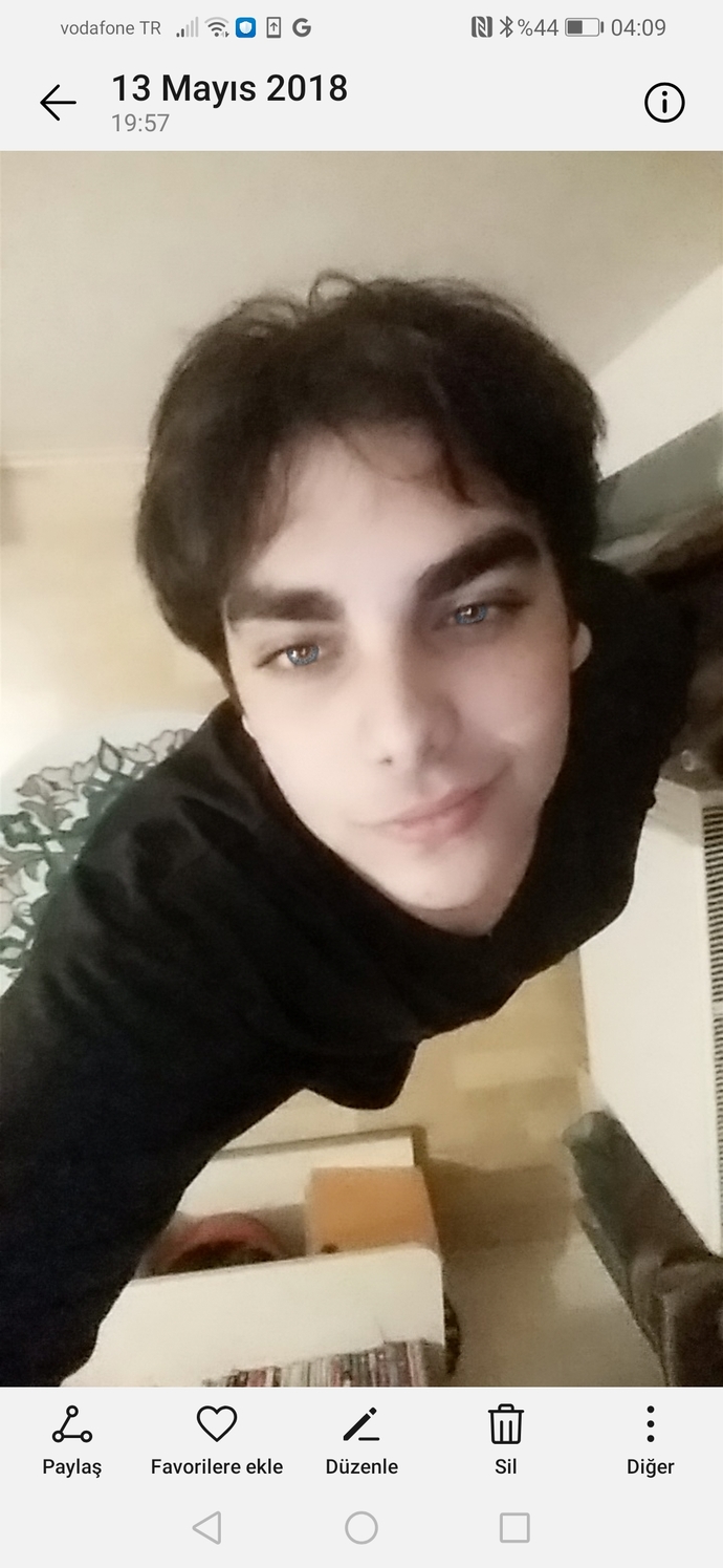 Describe what you look like 🤔?