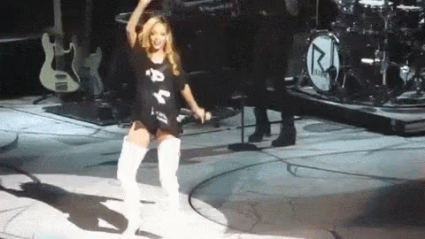 Let’s having a freaking gif dance off! Would you mind dancing with me?