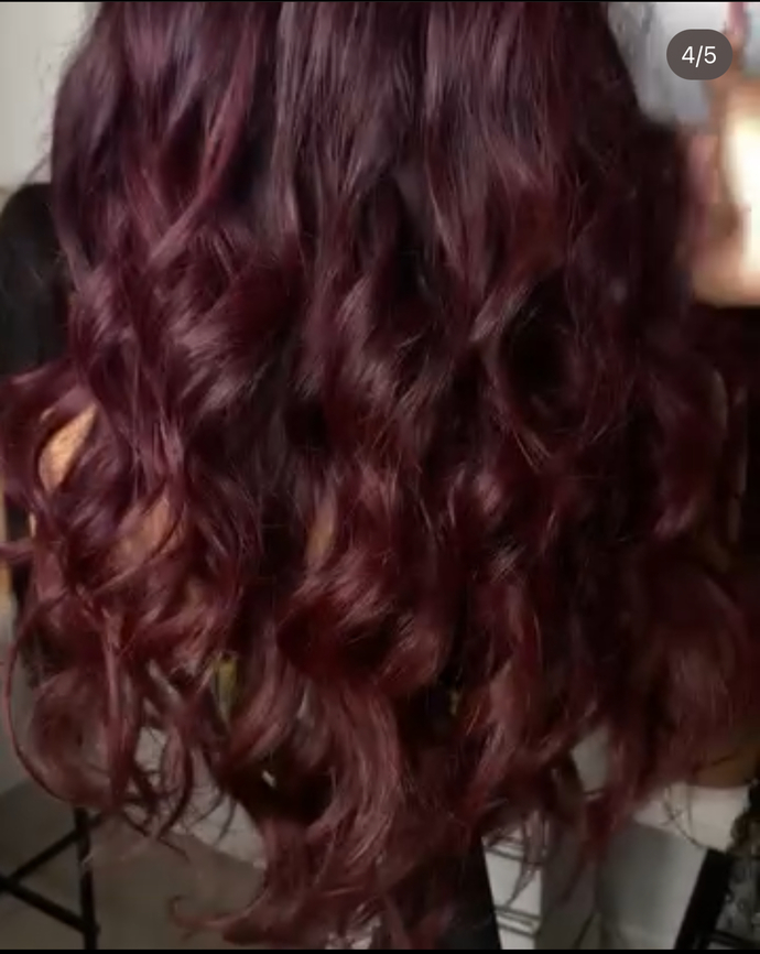 What color is this wig ( pic ) ?