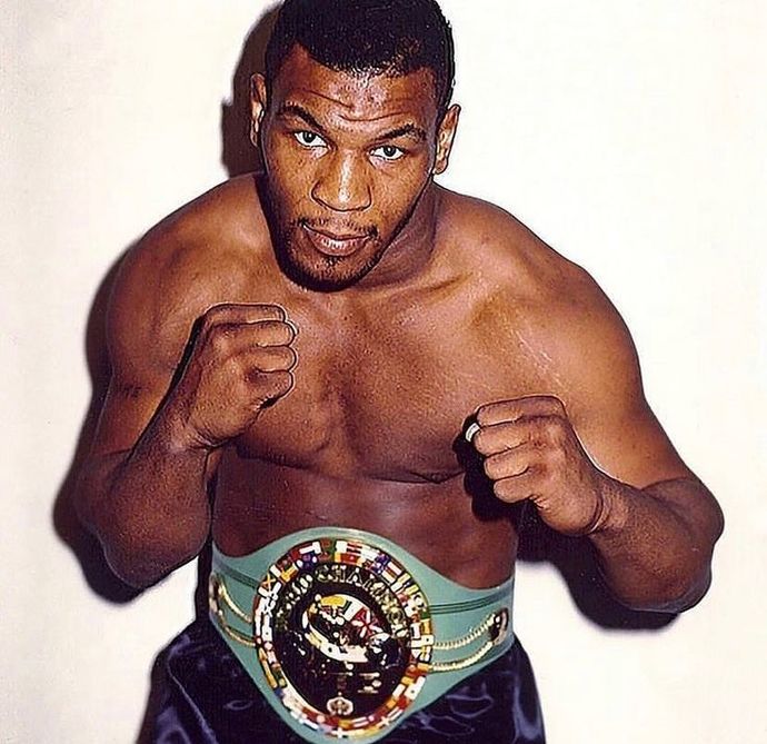 Which is more difficult to become: The youngest or oldest heavyweight champion?