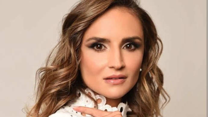 Guys, Can a 45 year old woman be sexy and beautiful?