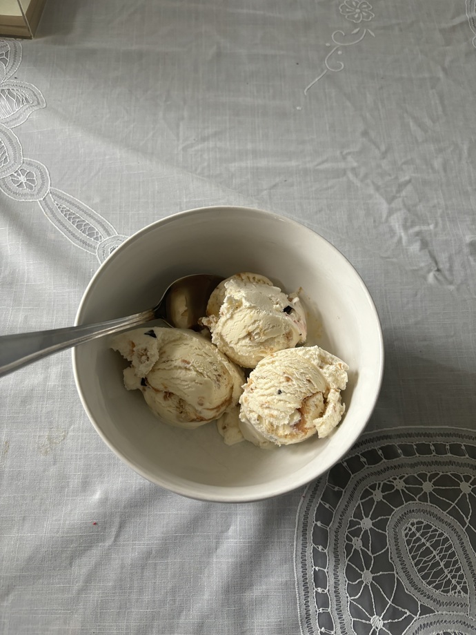 How do you eat ice cream ?