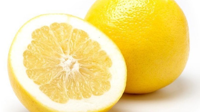 Do you sprinkle sugar on grapefruit?