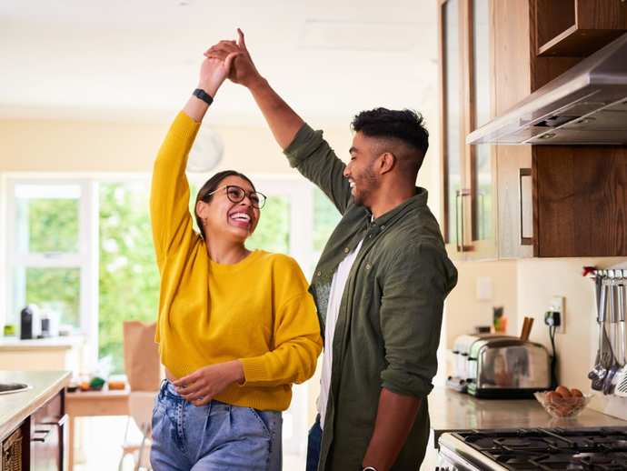 What are the stages of a relationship?