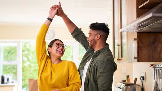What are the stages of a relationship?