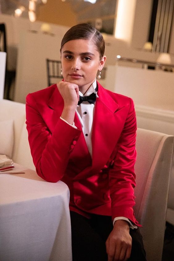 When women wear suits, is it attractive to you?