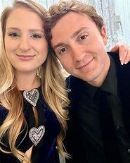 How hot would you say this famous couple looks on a scale of 1-5?