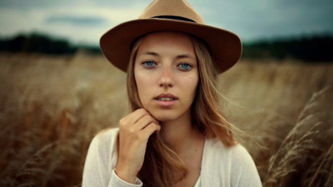 Guys, if you know that many women like you/you have a lot of choice, what makes a girl stand out in a first moment?