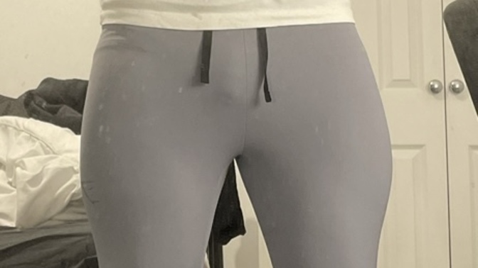 How gay is it to wear leggings to train legs?