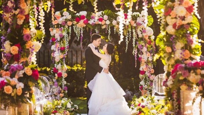 If you had an unlimited budget, would you choose to have a lavish wedding or something more moderate?