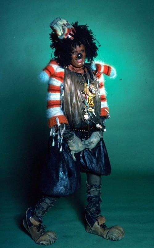 Who was the best Scarecrow by their performance, Ray Bolger or Michael Jackson?