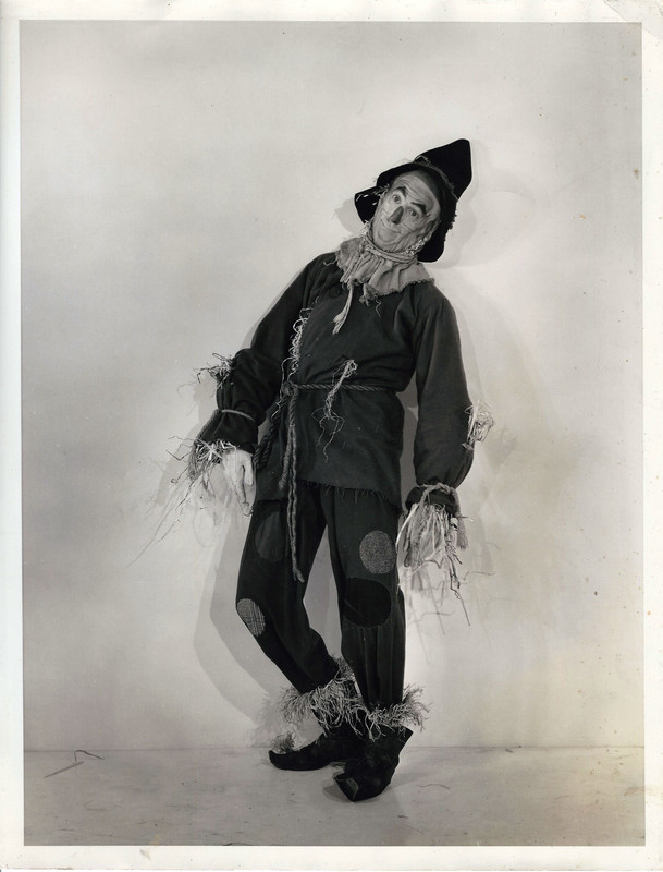 Who was the best Scarecrow by their performance, Ray Bolger or Michael Jackson?