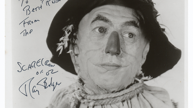 Who was the best Scarecrow by their performance, Ray Bolger or Michael Jackson?