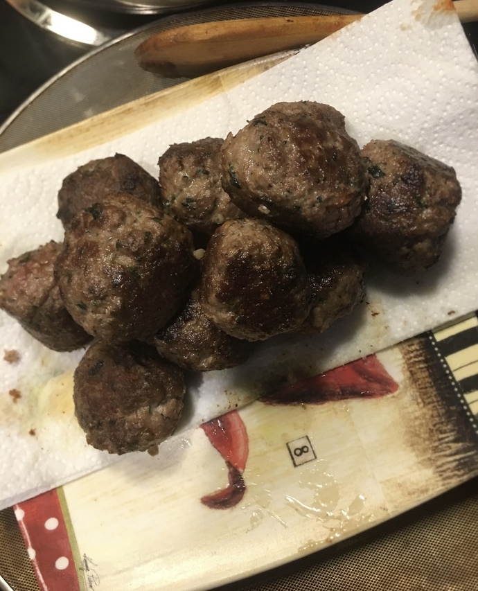 Make homemade meatballs