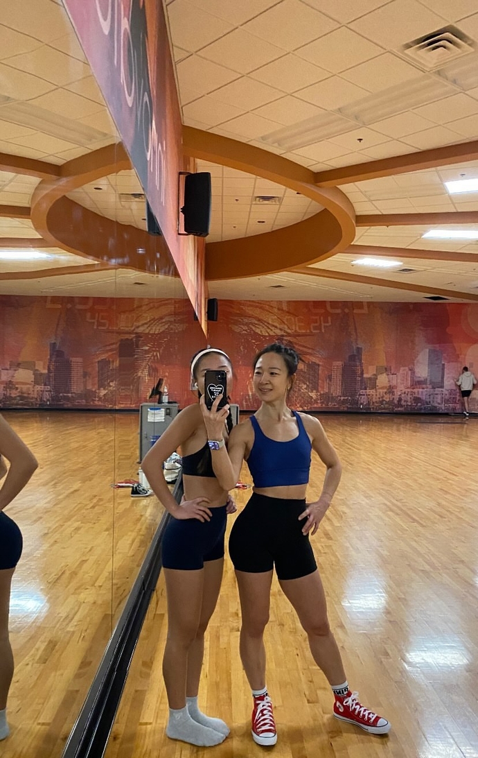 Which gym outfit do you like more? What kinds do you like?