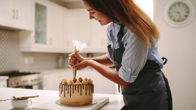 Guys, would you be happy if your girlfriend baked you a cake for your birthday?