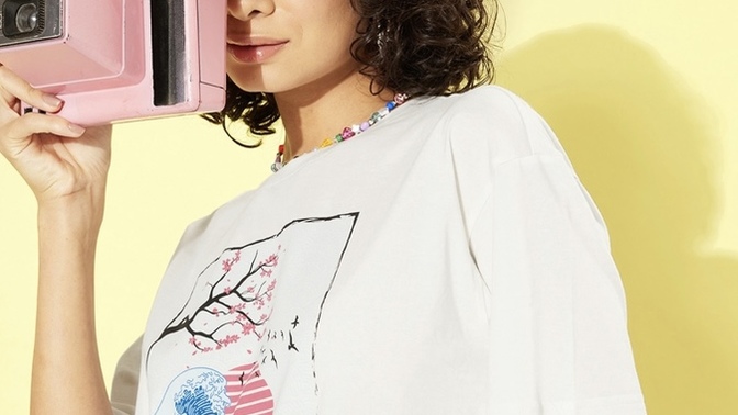Which T-shirt should I buy for my girlfriend to wear casually with straight fit jeans?
