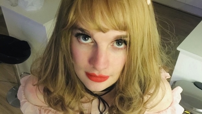How should I come out to my girlfriend as a sissy?