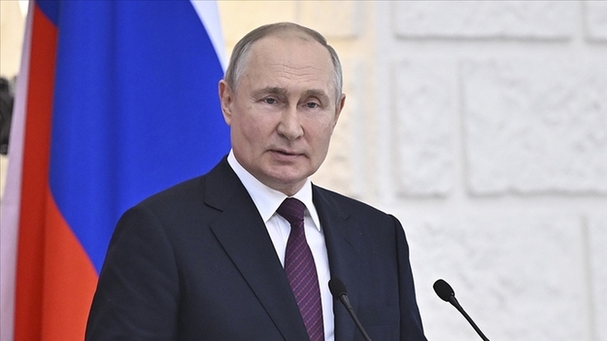 Why America does not overthrow Putin?