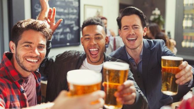 Is it wrong for a guy to go to a bar while in a relationship?