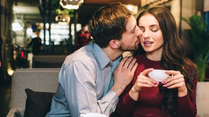 What exactly is the difference between a 'simp' and being romantic/respectful?
