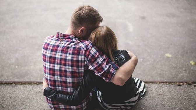 How do I help a girl cope with hatred towards men who have wronged her?